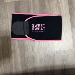 Sweet Sweat Waist Trimmer - Black with Pink Trim